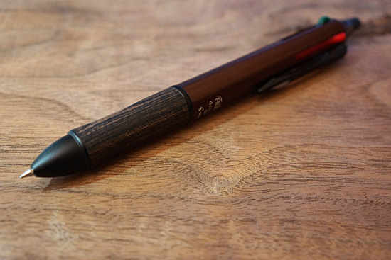 茶色の4色フリクションペン
