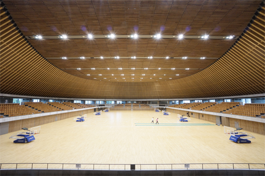 内藤廣建築設計事務所が設計した静岡県草薙総合運動場体育館の内部