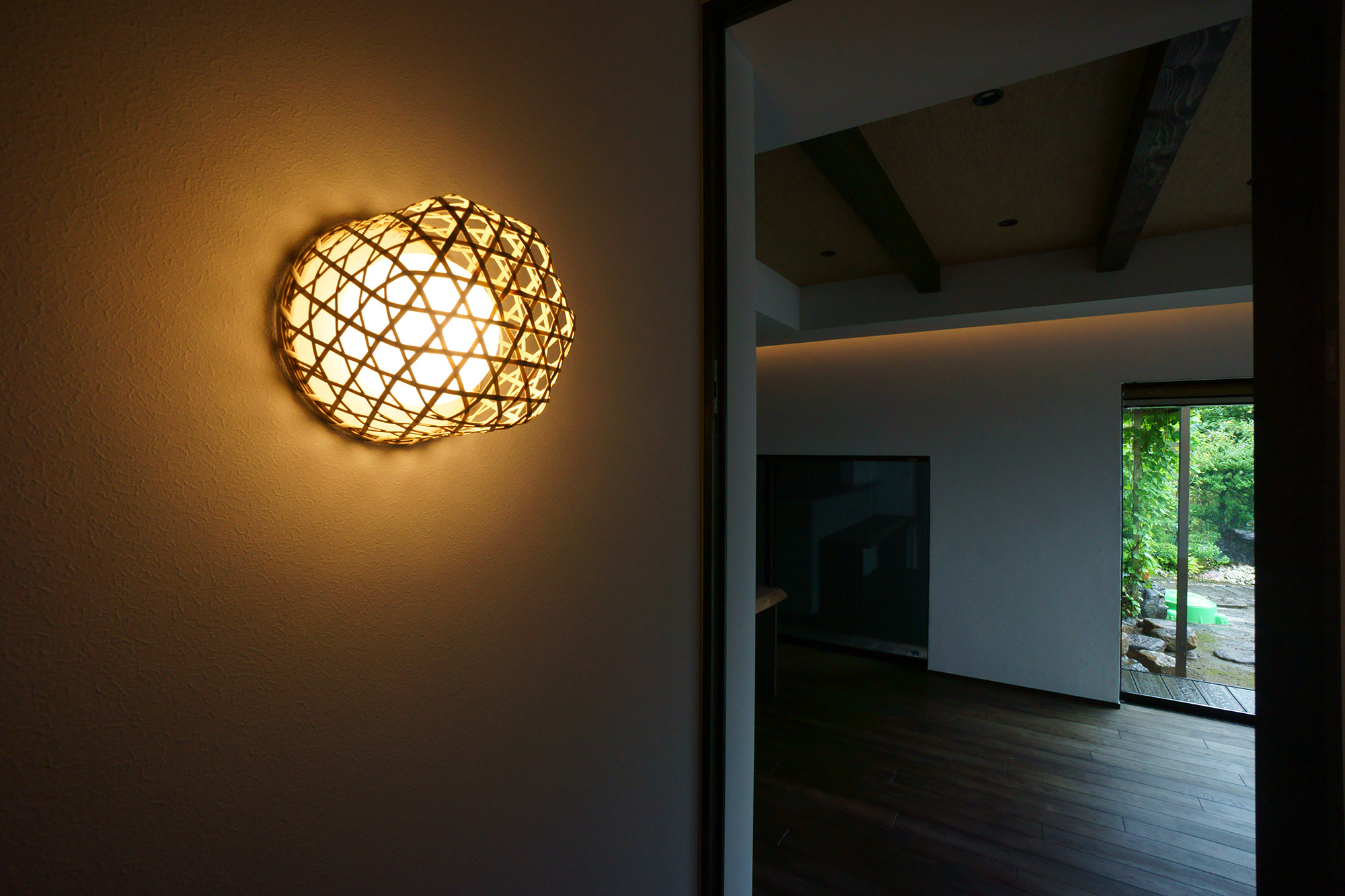 岡崎市の設計事務所の画像　和モダンの玄関照明の画像
