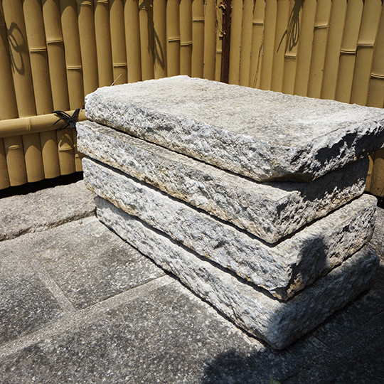 石畳の石